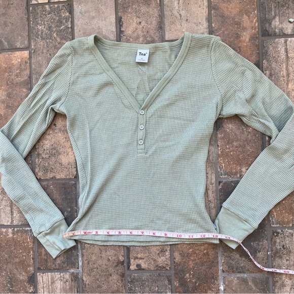 Aritiza TNA thermal henley in sage green waffle button up v neck long sleeve XS - Picture 3 of 10